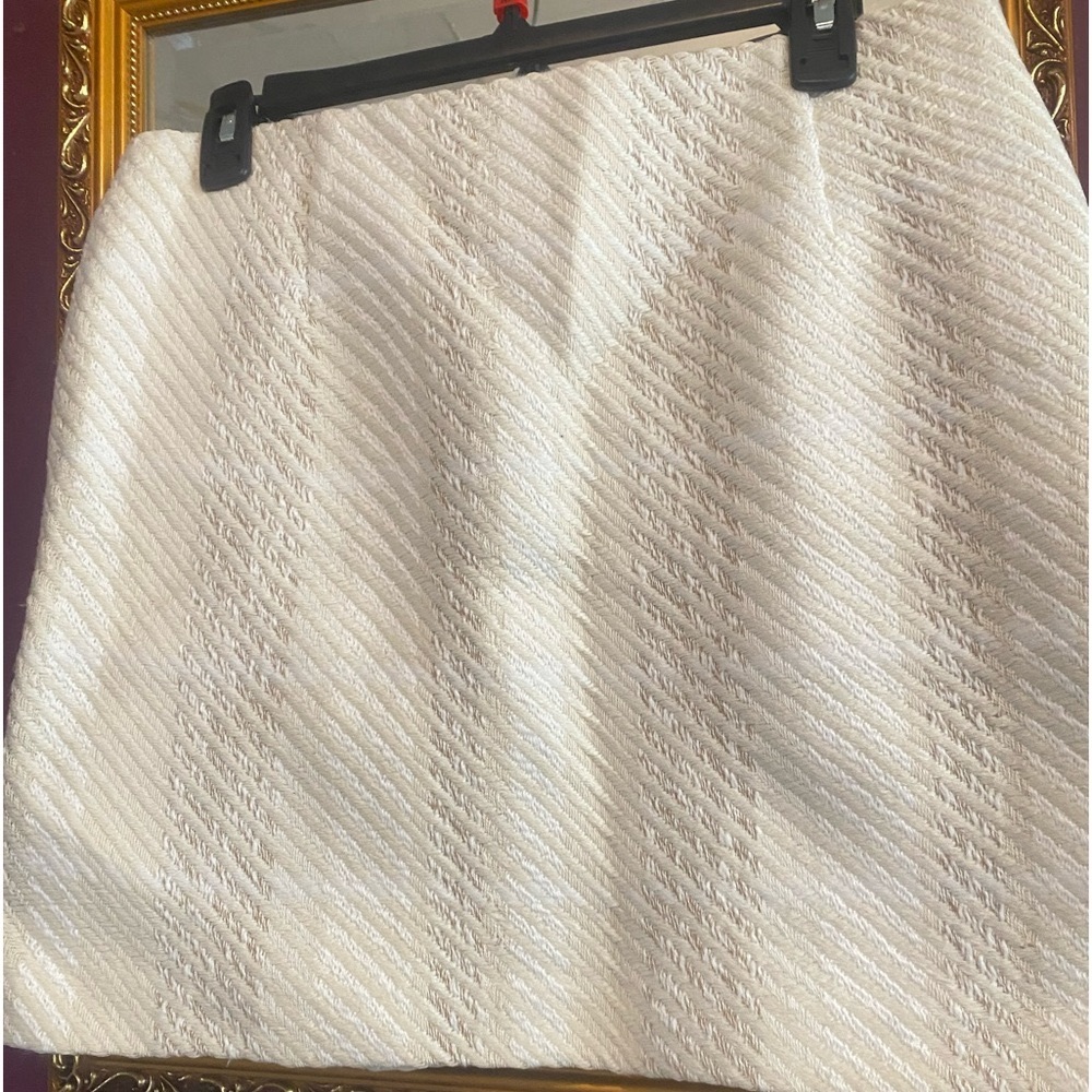 H&M Cream/White Textured Skirt. Size M